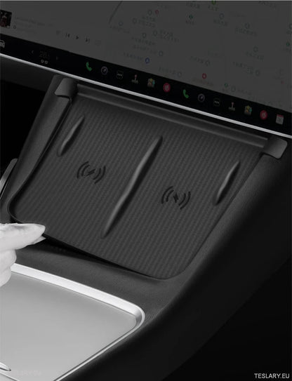 Tesla 3 / Y & Highland Silicone Antislip Cover for Wireless Charge Pad - TESLARY Tesla Shop Accessories Europe Nederlands Ireland Deutschland Espana Alicante France Italia