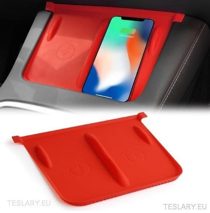 Tesla 3 / Y & Highland Silicone Antislip Cover for Wireless Charge Pad - TESLARY Tesla Shop Accessories Europe Nederlands Ireland Deutschland Espana Alicante France Italia