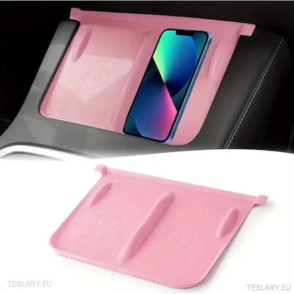 Tesla 3 / Y & Highland Silicone Antislip Cover for Wireless Charge Pad - TESLARY Tesla Shop Accessories Europe Nederlands Ireland Deutschland Espana Alicante France Italia