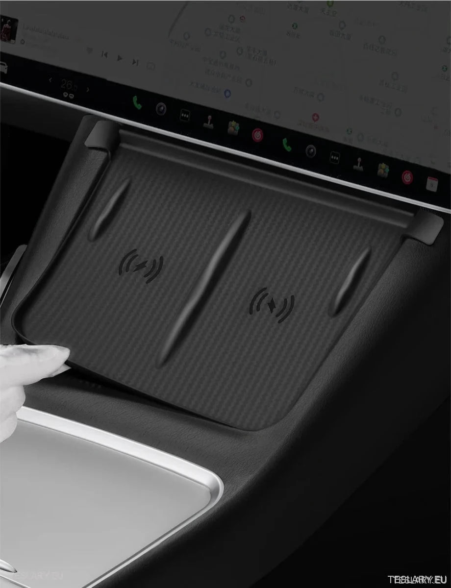 Tesla 3 / Y & Highland Silicone Antislip Cover for Wireless Charge Pad - TESLARY Tesla Shop Accessories Europe Nederlands Ireland Deutschland Espana Alicante France Italia