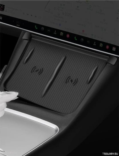 Tesla 3 / Y & Highland Silicone Antislip Cover for Wireless Charge Pad - TESLARY Tesla Shop Accessories Europe Nederlands Ireland Deutschland Espana Alicante France Italia