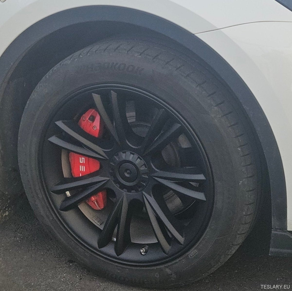 TESLA_MODEL_Y_GEMINI_MATTE_BLACK_WHEEL_COVERS_-_TESLA_SHOP_ACCESSORIES_-_NEDERLANDS_IRELAND_DEUTSCHLAND_CORK_DUBLIN_GALWAY_BELFAST_KILDARE_PARIS_UK_LONDON_BIRMINGHAM_SCOTLAND_0b2a5326-