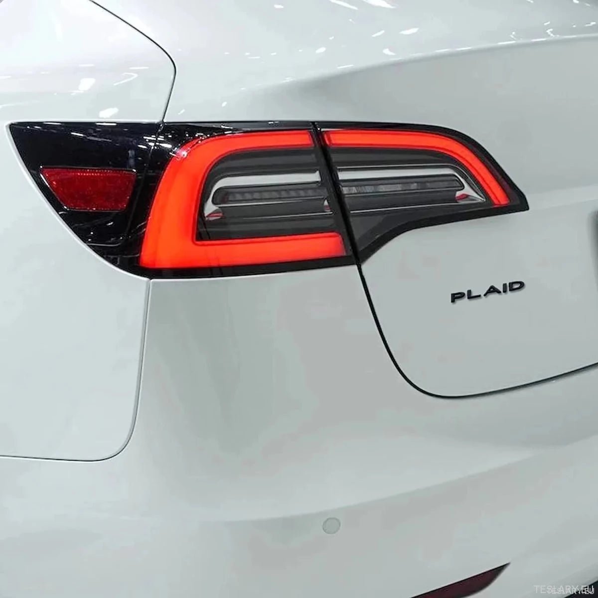 TESLA " PLAID " REAR LOGO EMBLEM IN CHROME & RED - TESLARY Tesla Shop Accessories Europe Nederlands Ireland Deutschland Espana Alicante France Italia