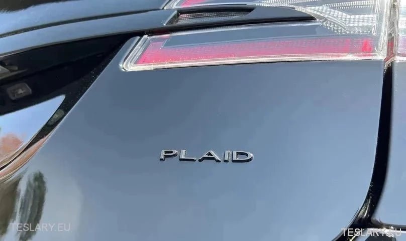 TESLA " PLAID " REAR LOGO EMBLEM IN CHROME & RED - TESLARY Tesla Shop Accessories Europe Nederlands Ireland Deutschland Espana Alicante France Italia